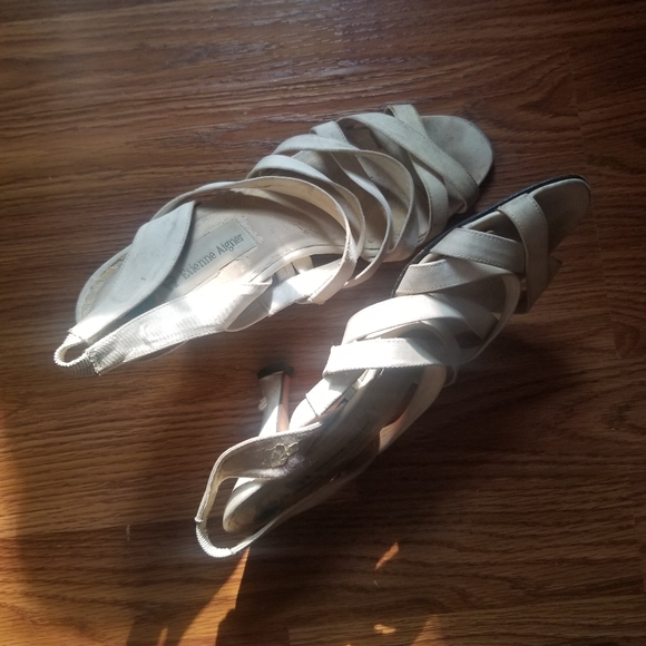 Etienne Aigner White Sandal Heels Size 9 Summer - Picture 2 of 3